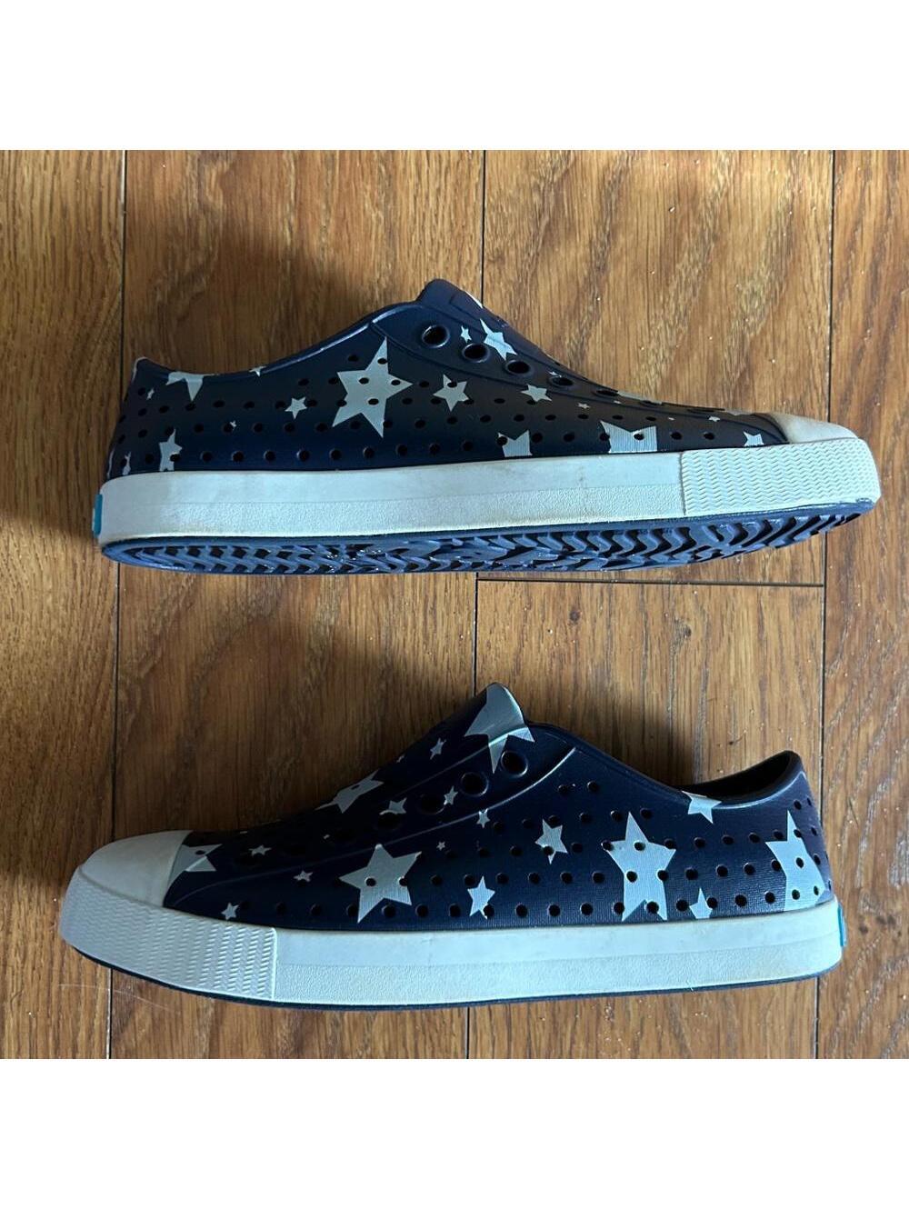NATIVE Shoes Slip On Unisex Navy and White Star Sneakers | Mens 6 / Women’s 8 - Picture 8 of 8